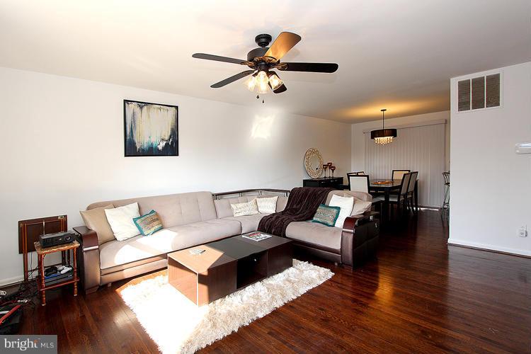 15807 Kerr Road Laurel, MD 20707 - Photo 9 of 30 Living Room
