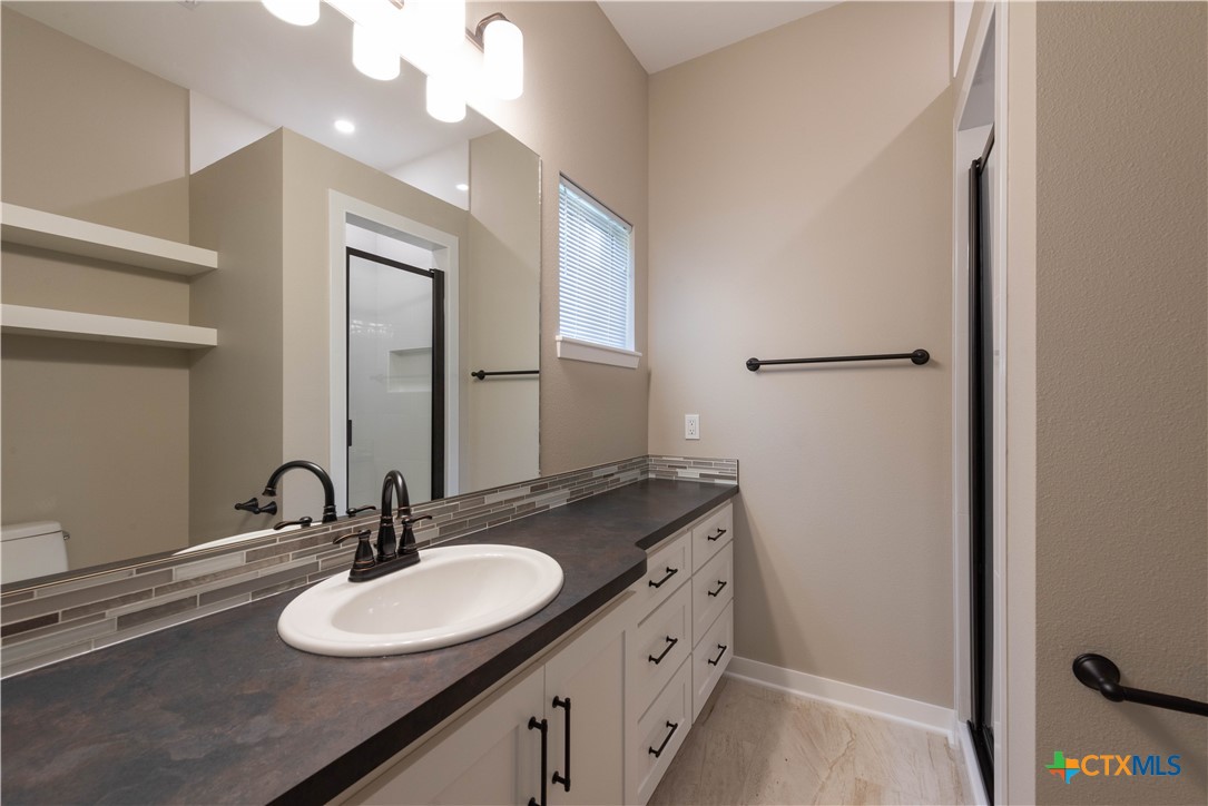 705 South Laurel Avenue Luling, TX 78648 - Photo 22 of 31