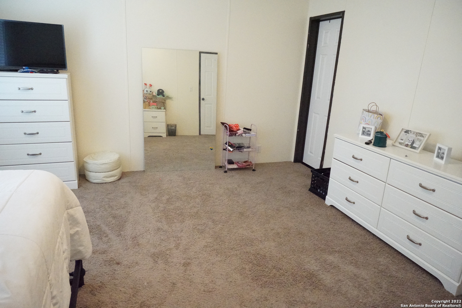 10179 Commerce Street Atascosa, TX 78002 - Photo 9 of 12 a room with a couch and flat screen tv