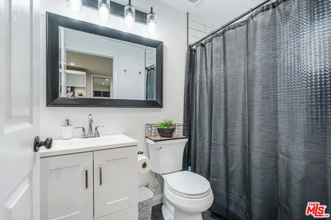 $1,125,000 | 7519 La Salle Avenue, Los Angeles, CA 90047