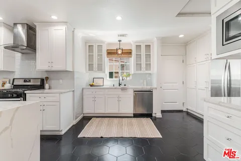 $1,125,000 | 7519 La Salle Avenue, Los Angeles, CA 90047