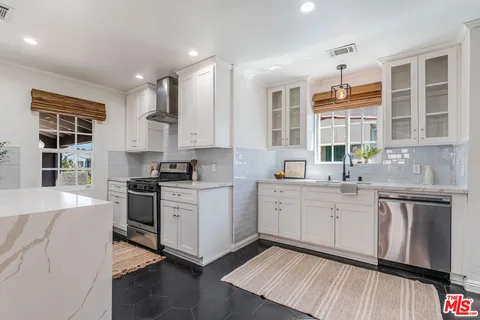 $1,125,000 | 7519 La Salle Avenue, Los Angeles, CA 90047