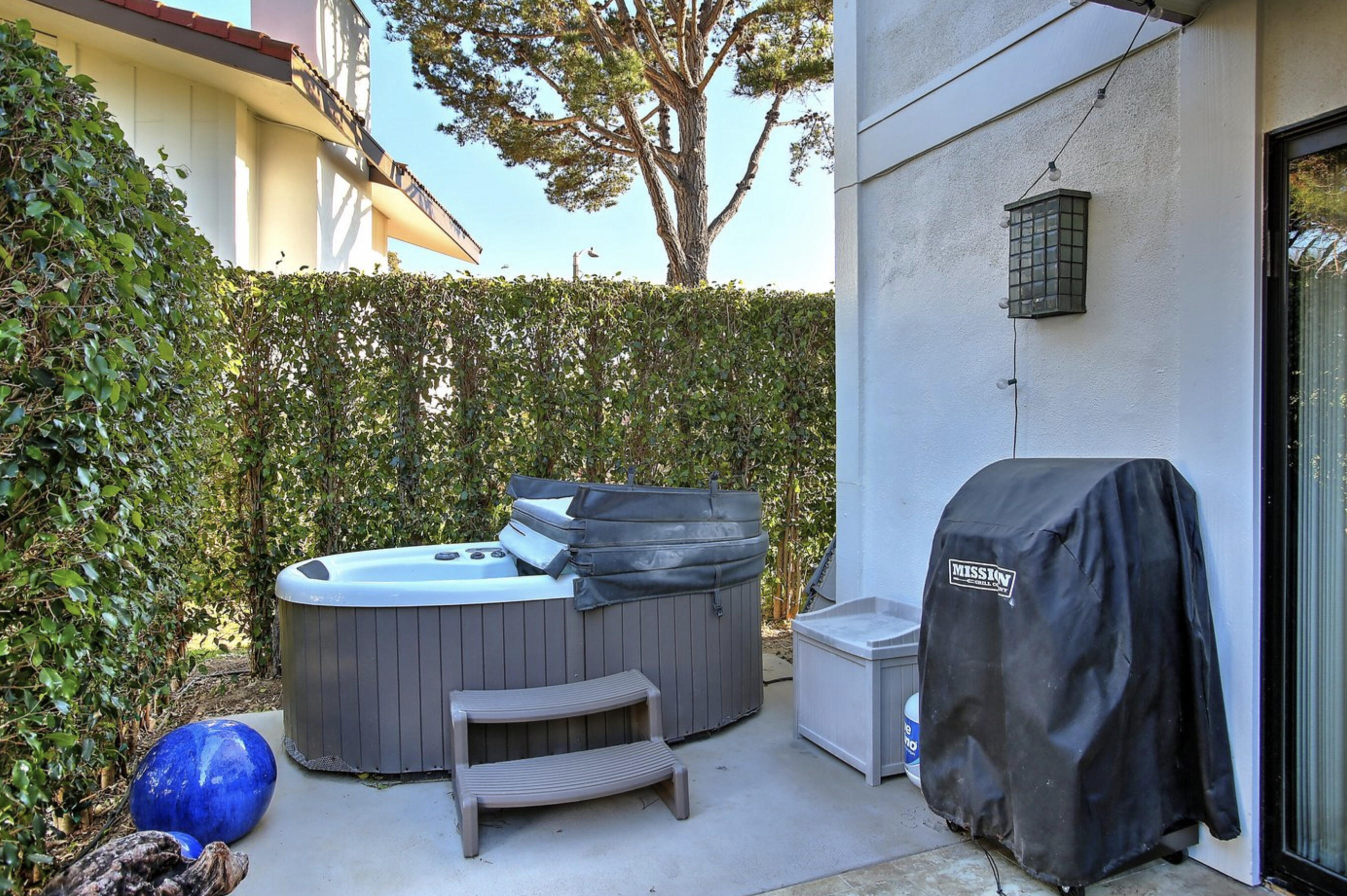 669 Del Parque Drive, Unit D Santa Barbara, CA 93103 - Photo 30 of 37 a view of outdoor space and yard