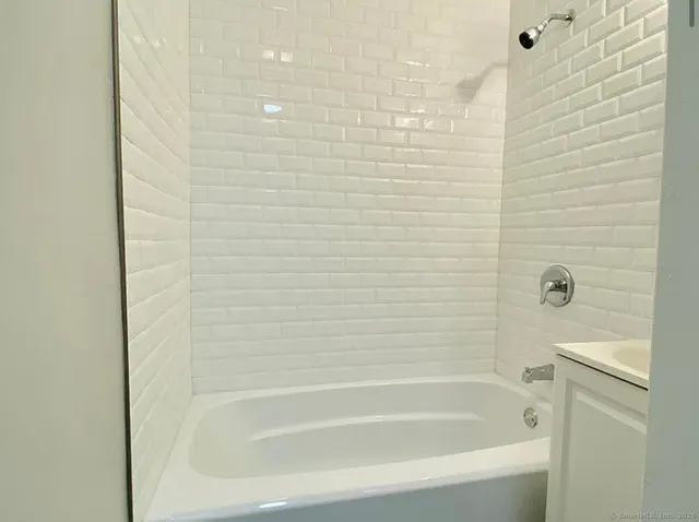 $1,900 | 87 Caroline Street, Unit 1, Bridgeport, CT 06608