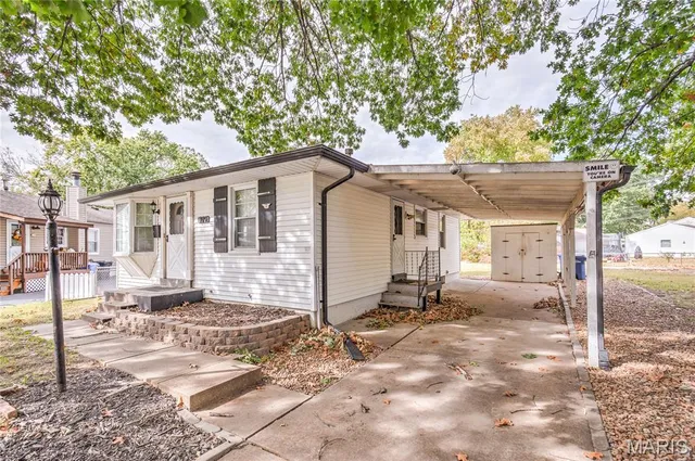 $120,000 | 279 Elmdale Court, Florissant, MO 63031