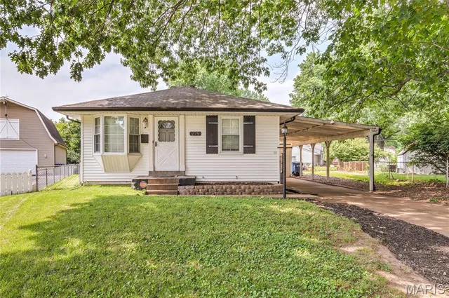 $120,000 | 279 Elmdale Court, Florissant, MO 63031
