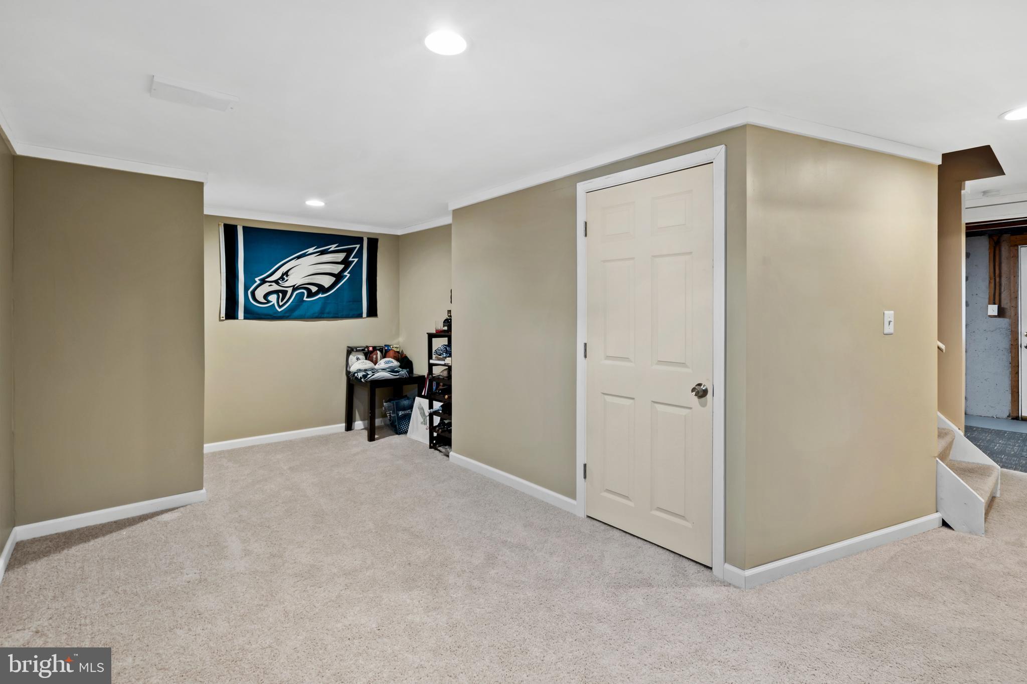 110 Rutledge Court North Wales, PA 19454 - Photo 23 of 35 a view of a livingroom with a workspace