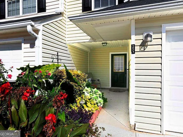 $210,000 | 253 Gallant Court Southeast, Unit 17, Mableton, GA 30126