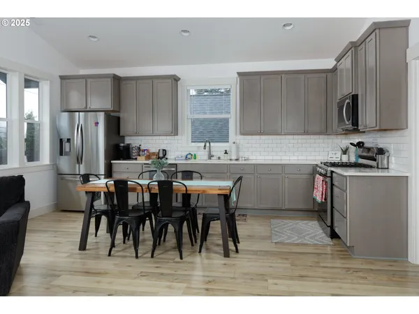 $550,000 | 541 Northwest Vancouver Avenue, Stevenson, WA 98648