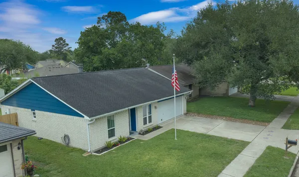 $225,000 | 10 Wagon Ln Loop, Angleton, TX 77515
