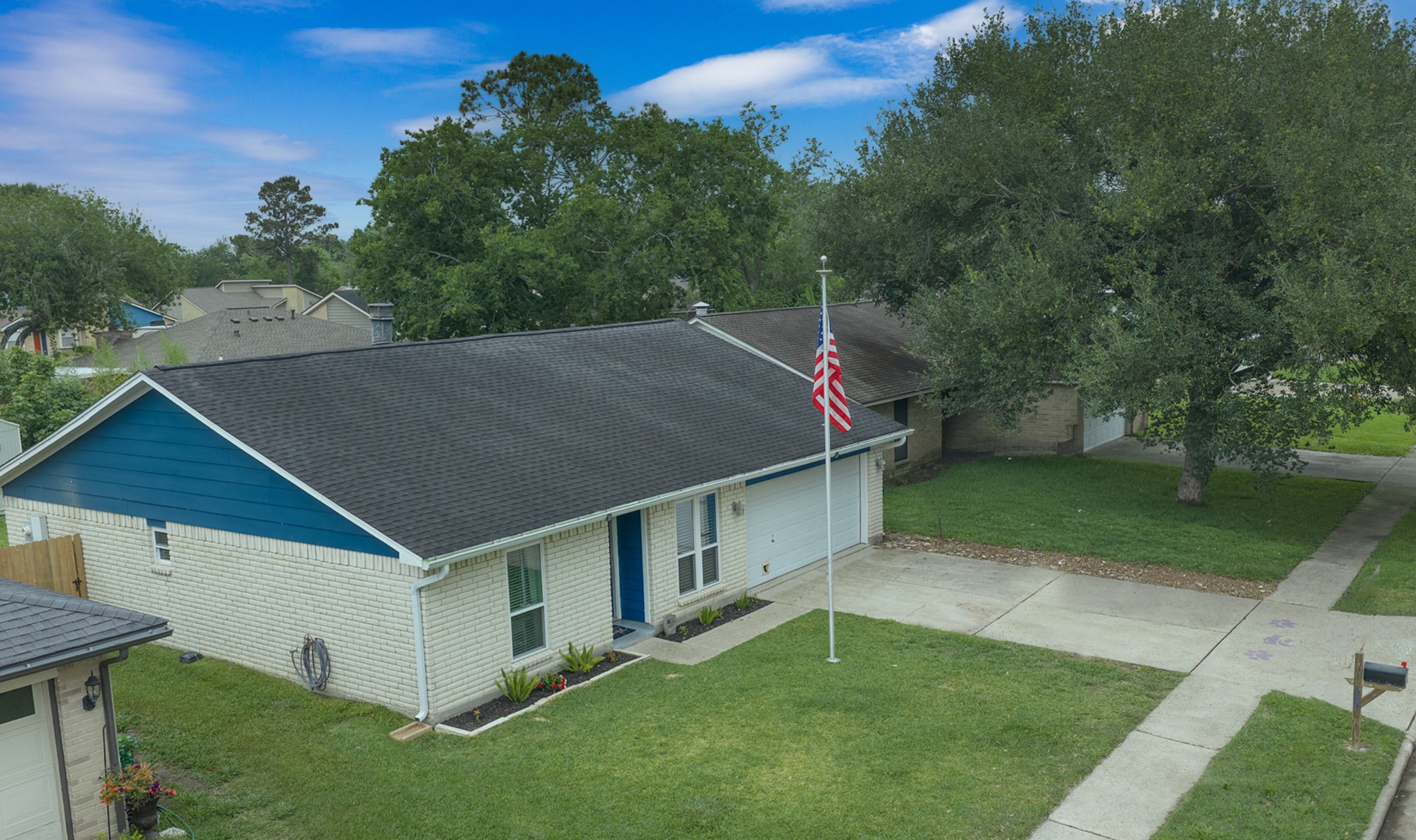 10 Wagon Ln Loop Angleton, TX 77515 - Photo 2 of 28 an aerial view of house with yard and entertaining space