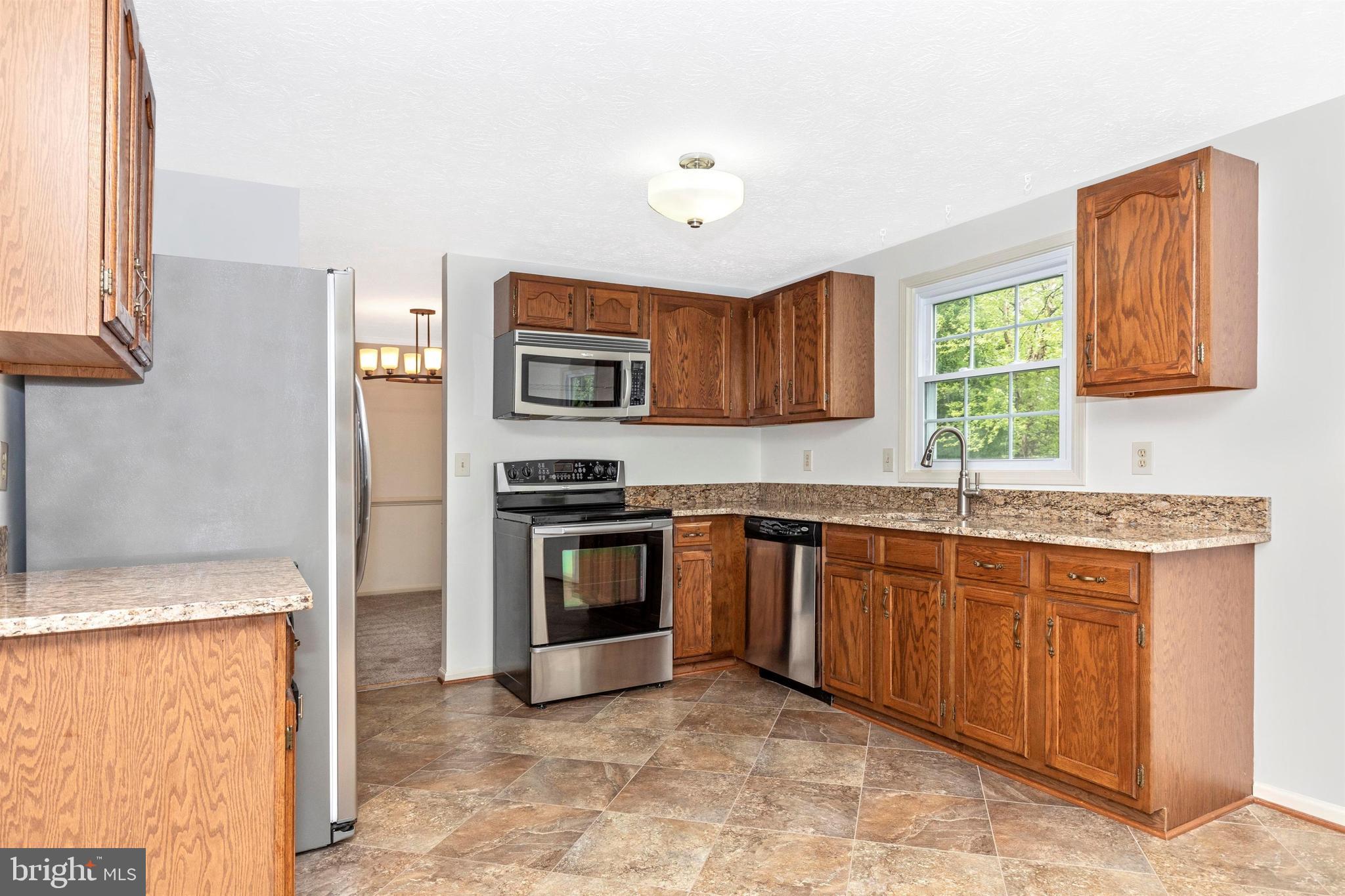 588 Pumphouse Road Frederick, MD 21703 - Photo 13 of 58 Built-in Energy Star Microwave above Stove Top