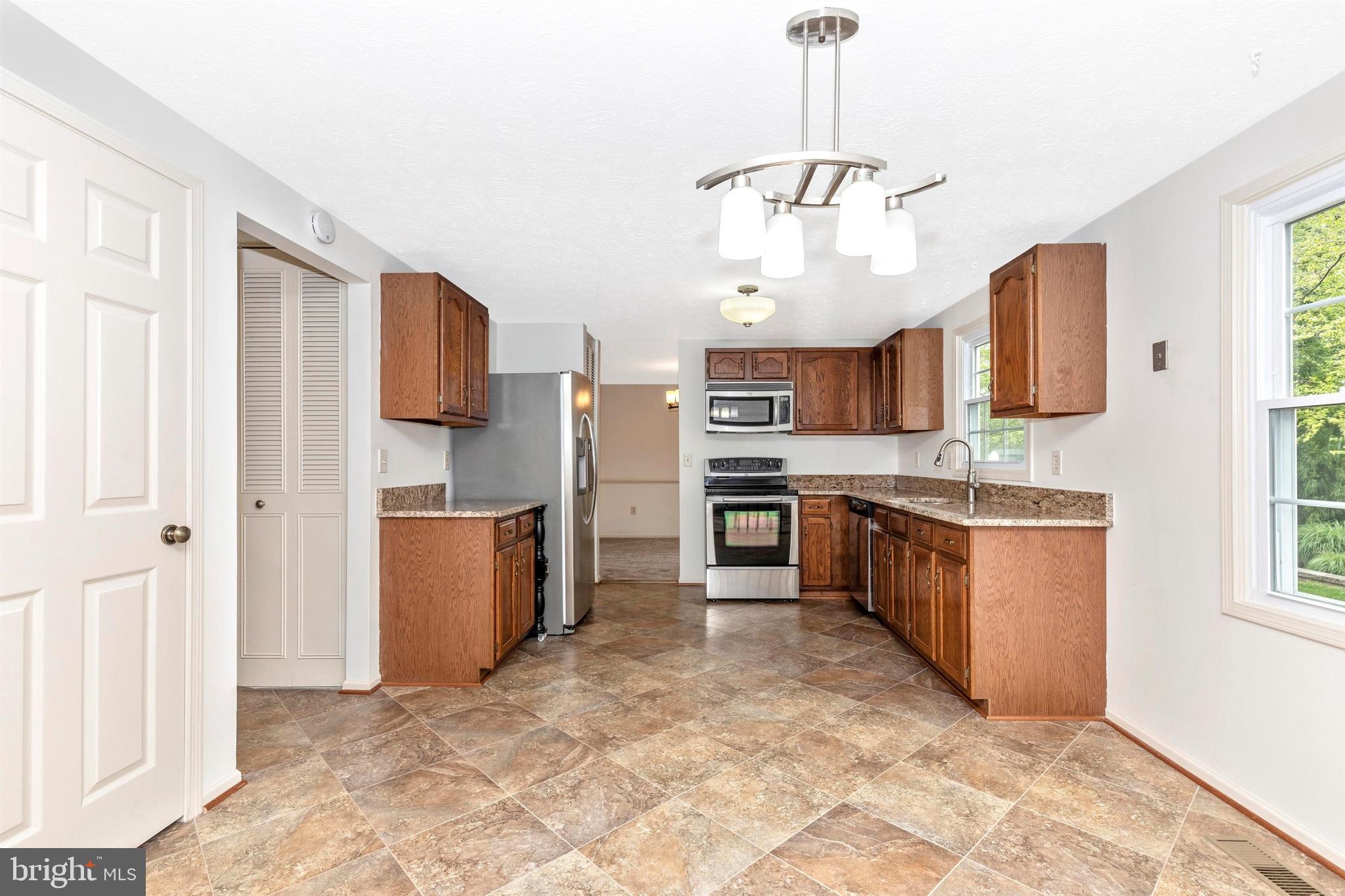 588 Pumphouse Road Frederick, MD 21703 - Photo 17 of 58 Kitchen includes Disposal & Energy Star Dishwasher