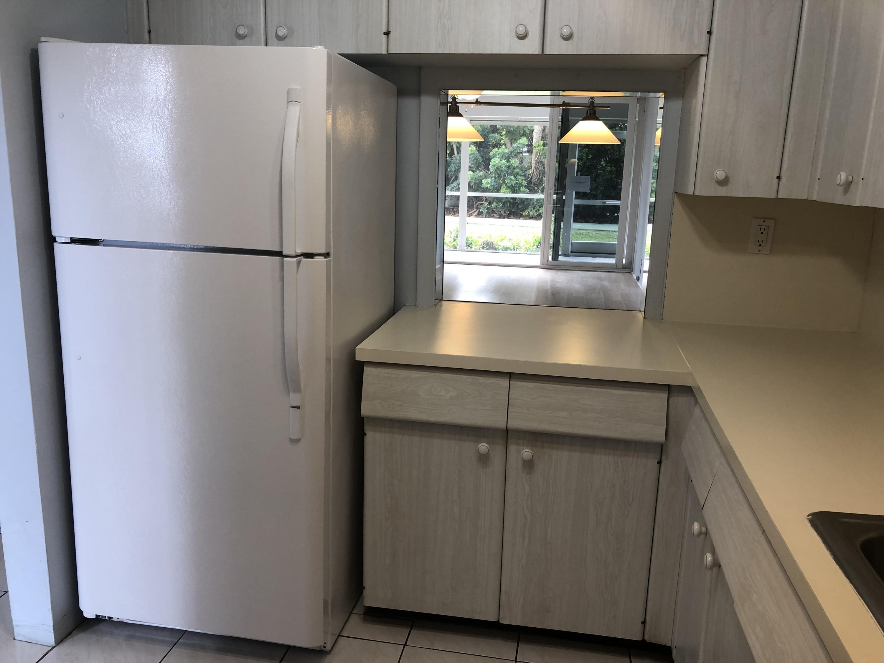 698 Northeast Spanish River Boulevard, Unit 160 Boca Raton, FL 33431 - Photo 11 of 28 Kitchen