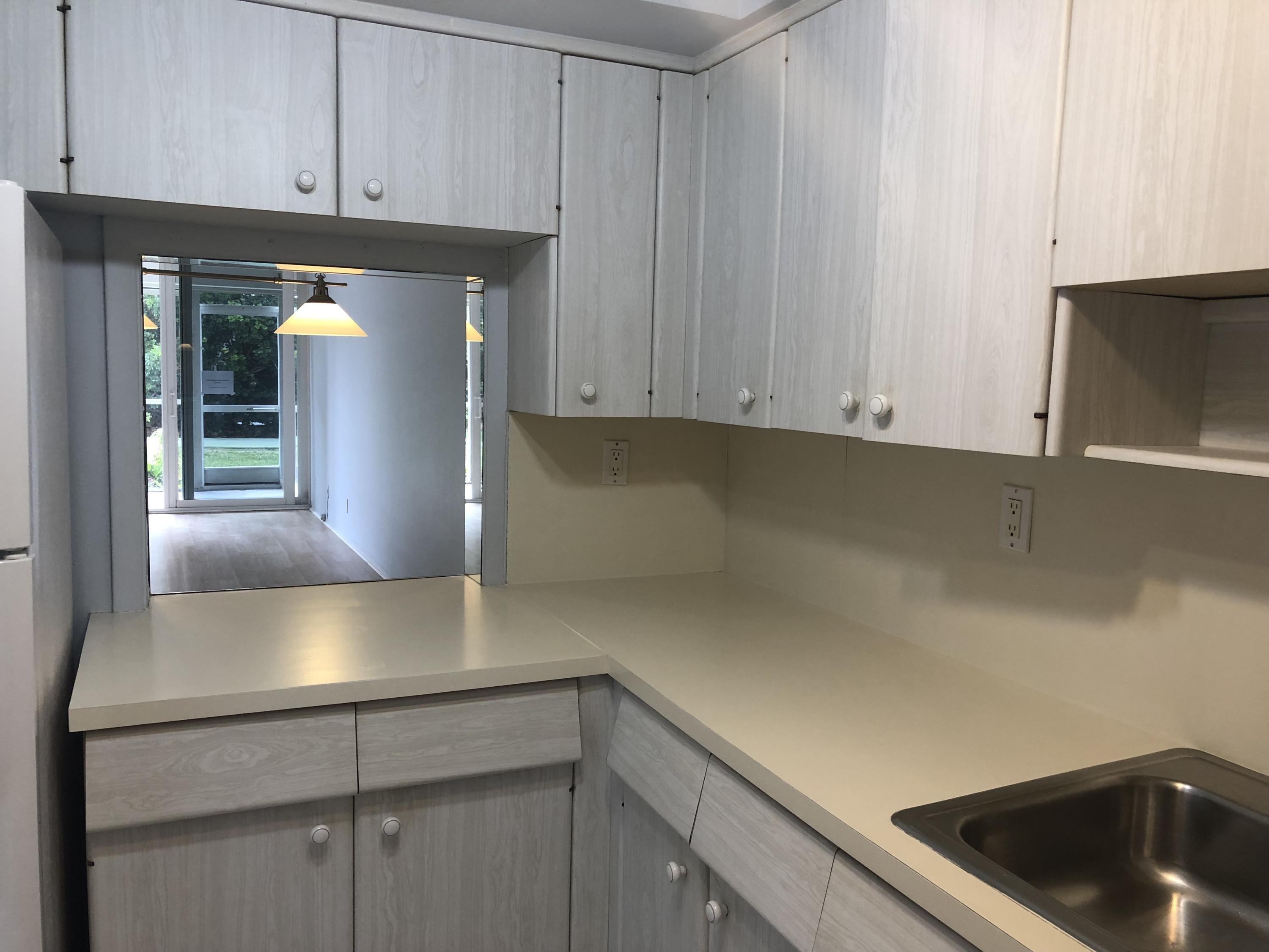 698 Northeast Spanish River Boulevard, Unit 160 Boca Raton, FL 33431 - Photo 12 of 28 Kitchen