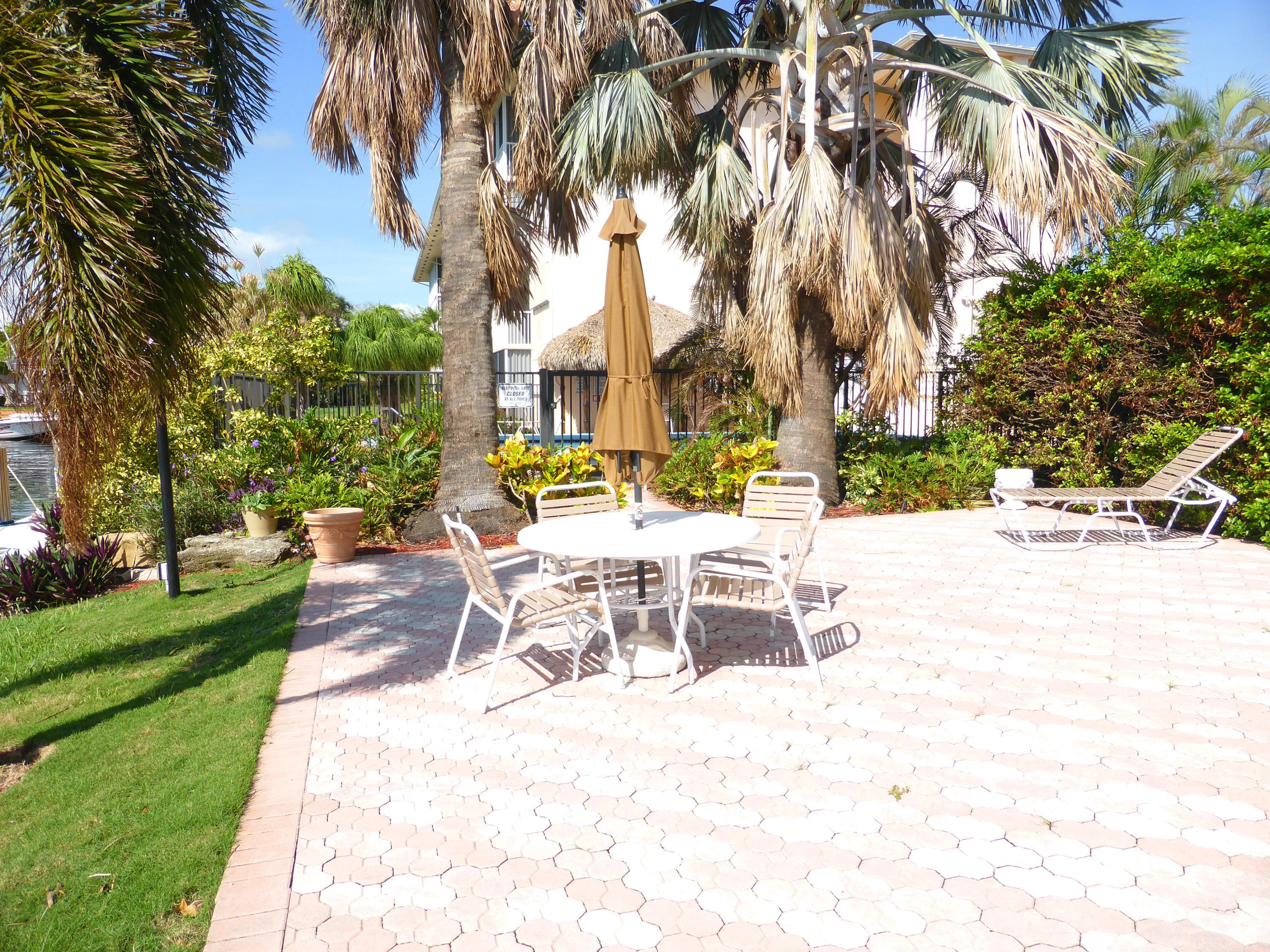 698 Northeast Spanish River Boulevard, Unit 160 Boca Raton, FL 33431 - Photo 22 of 28 Pool Deck