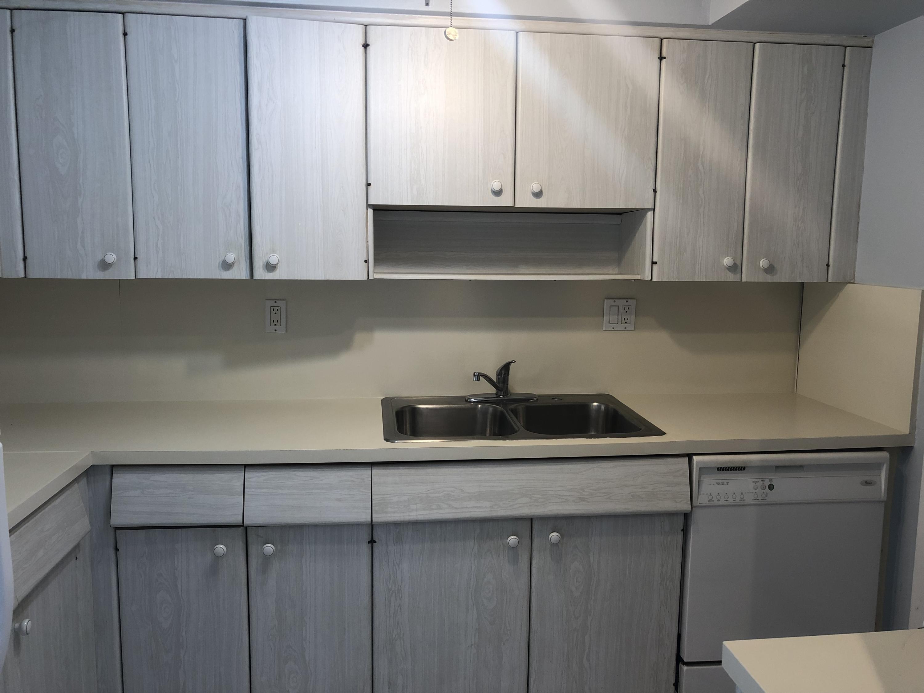 698 Northeast Spanish River Boulevard, Unit 160 Boca Raton, FL 33431 - Photo 10 of 28 Kitchen