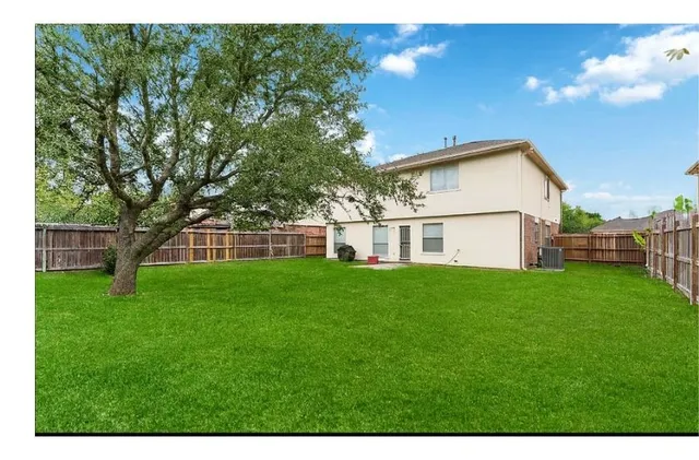 a view of a house with a backyard