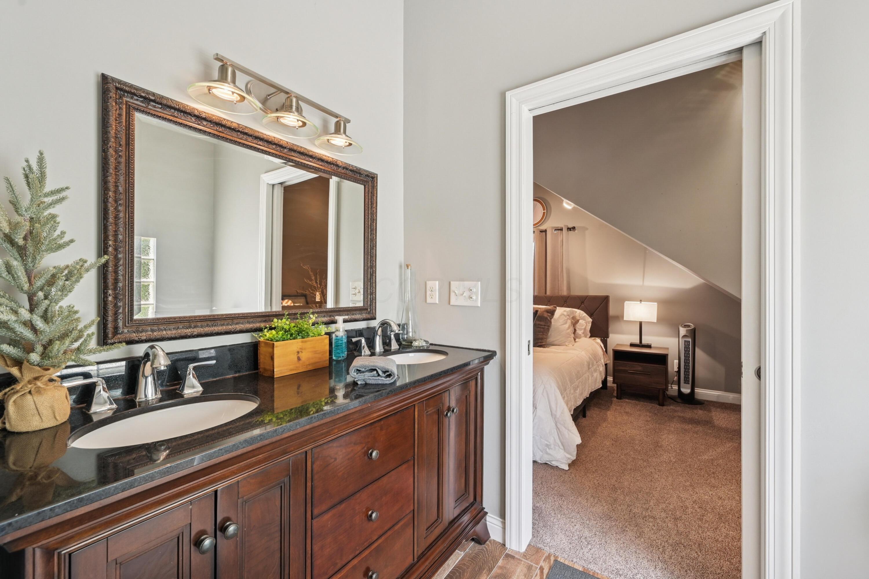 564 National Road Southeast Hebron, OH 43025 - Photo 51 of 106 Bathroom 2