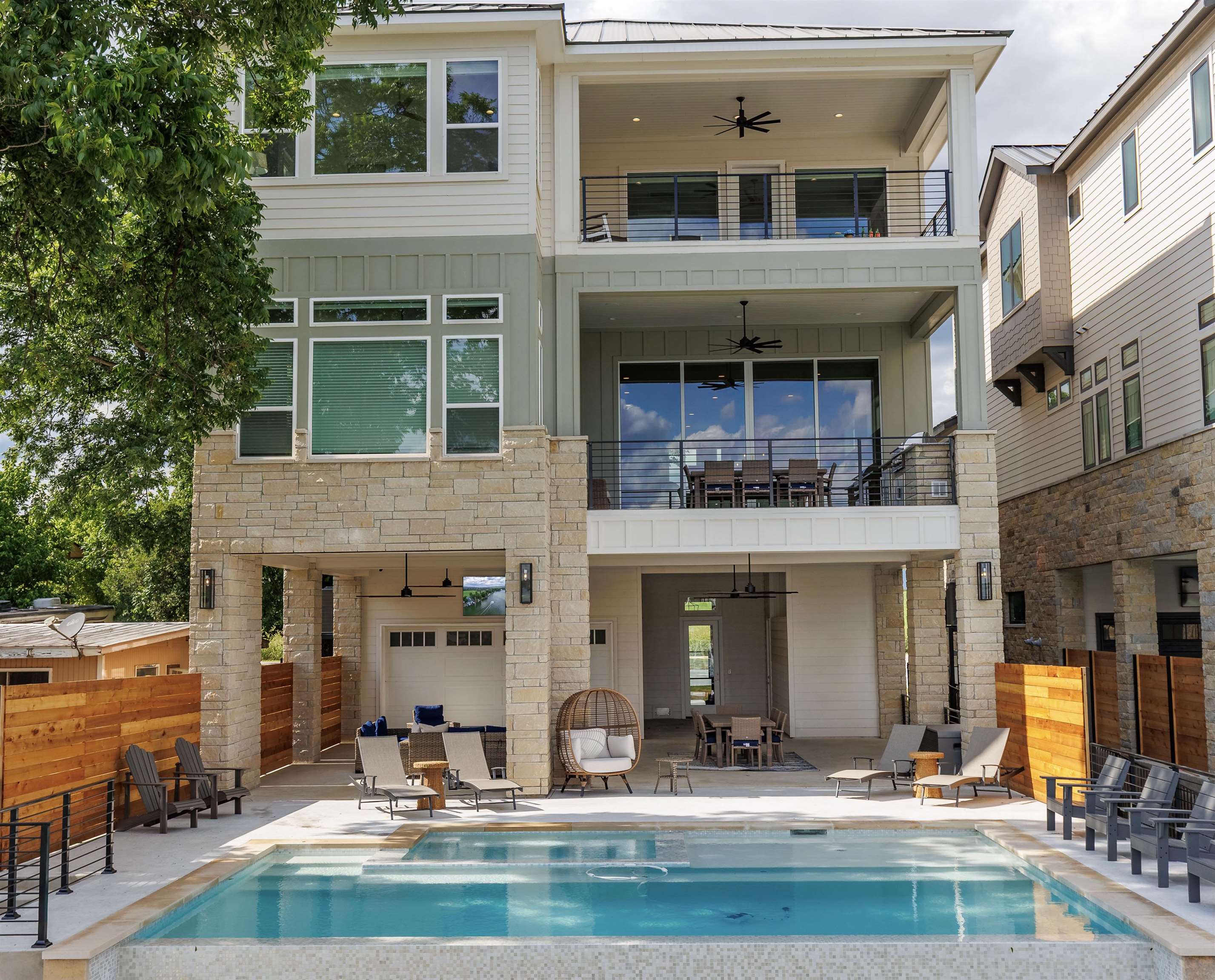 563 Ellen Williams Loop Kingsland, TX 78639 - Photo 4 of 30 Welcome to your Dream Lakefront Getaway!