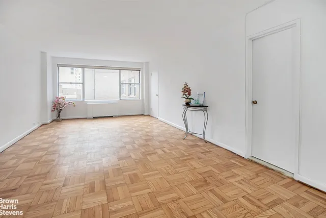 $599,000 | 77 West 55th Street, Unit 9K | Midtown Central