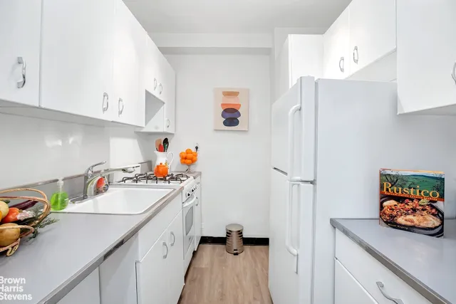 $599,000 | 77 West 55th Street, Unit 9K | Midtown Central