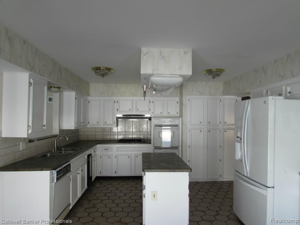 2579 Tower Hill Lane Rochester Hills, MI 48306 - Photo 11 of 27