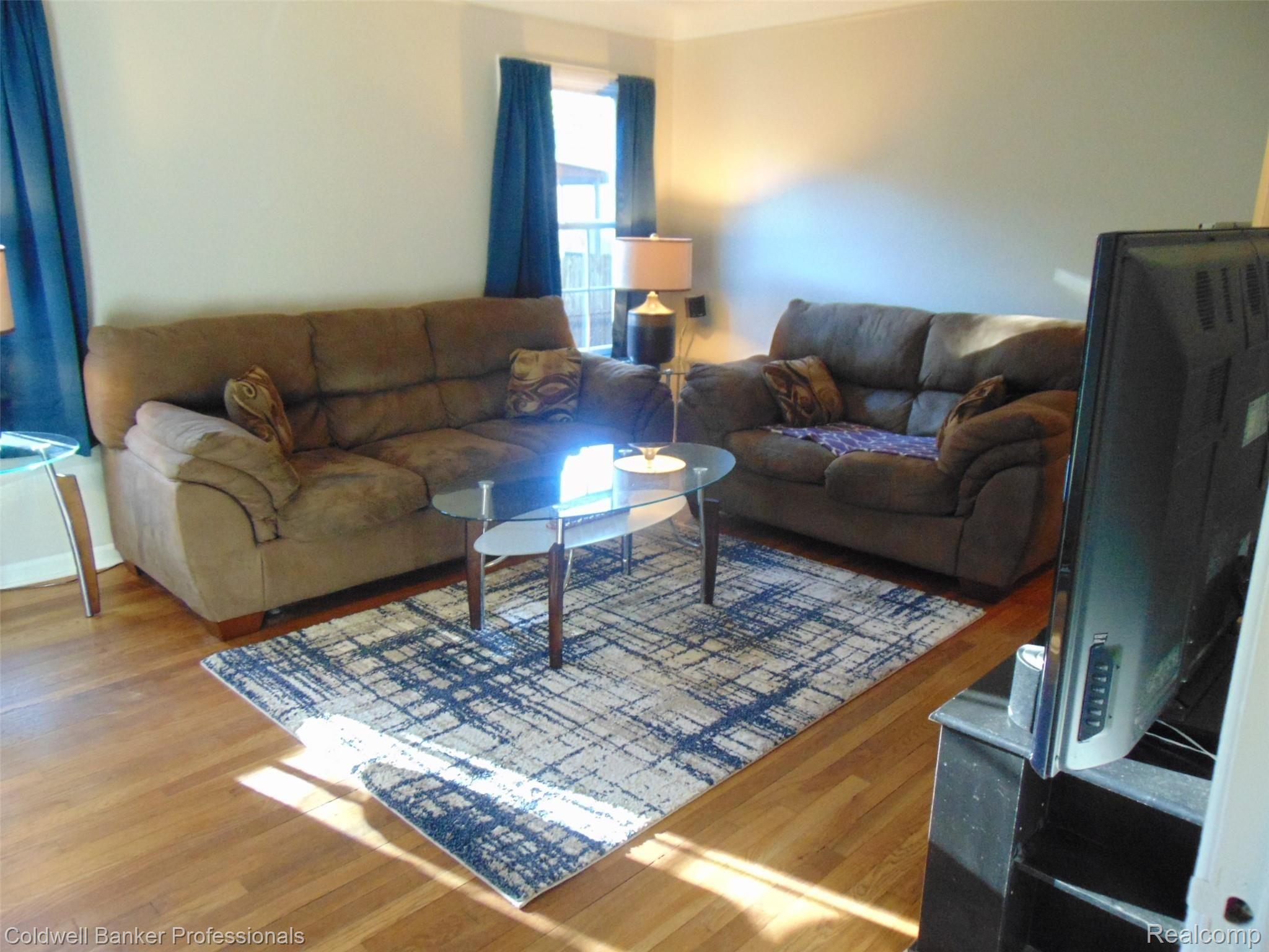 417 Roth Boulevard Clawson, MI 48017 - Photo 8 of 23 living room