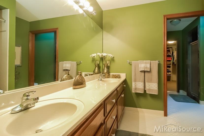 1069 Olympia Drive Rochester Hills, MI 48306 - Photo 22 of 27