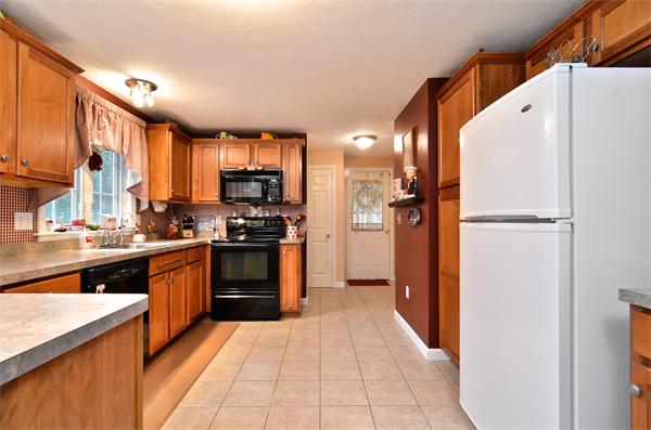 546 Wareham Road Plymouth, MA 02360 - Photo 8 of 20 Gallery Image 8