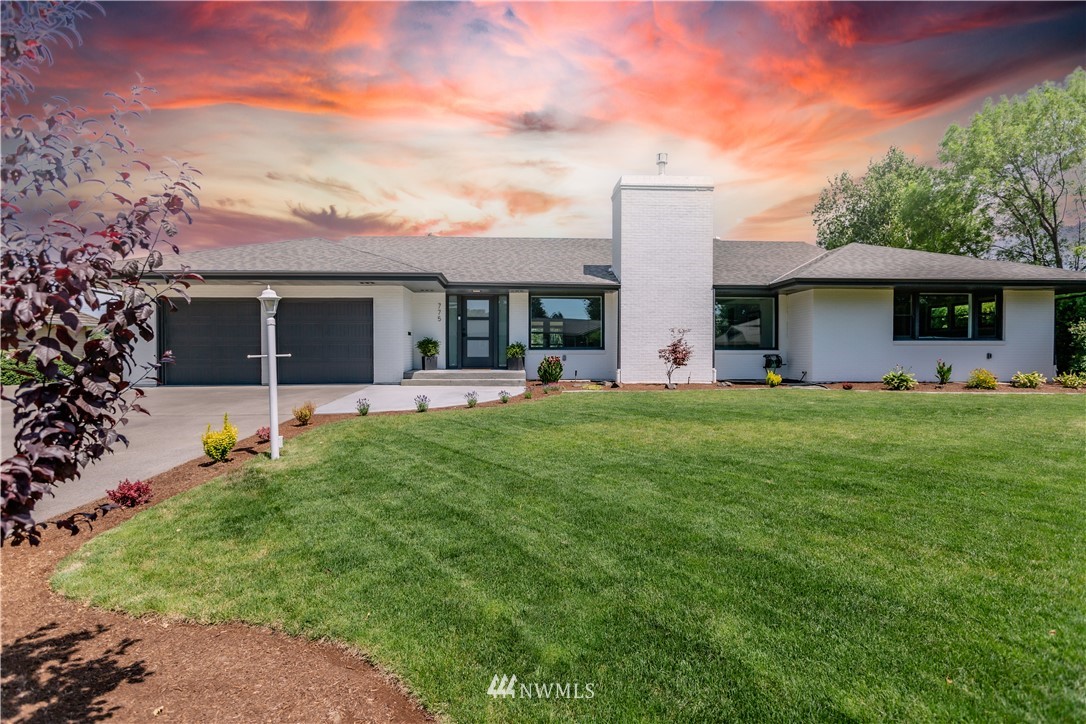 a front view of house with yard