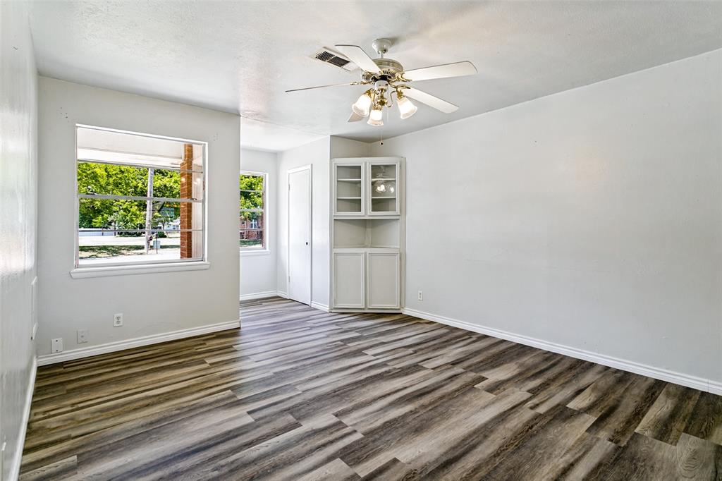 308 North Ave C Springtown, TX 76082 - Photo 6 of 25