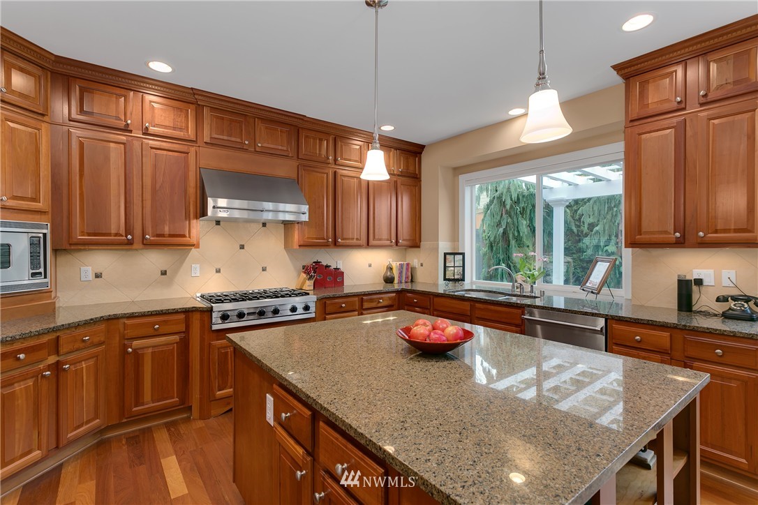 1817 Southeast 8th Place Renton, WA 98057 - Photo 2 of 24