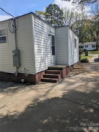 $1,600 | 806 North Woodland Drive, Lancaster, SC 29720