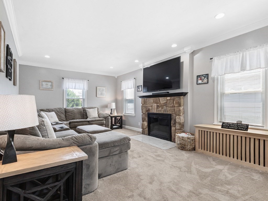 55 Bruce Road Waltham, MA 02453 - Photo 3 of 34 Gallery Image 3