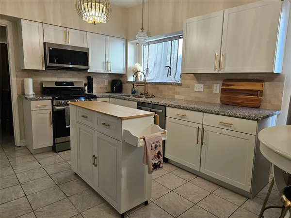 $4,000 | 12334 Misty Laurel Drive, Houston, TX 77067