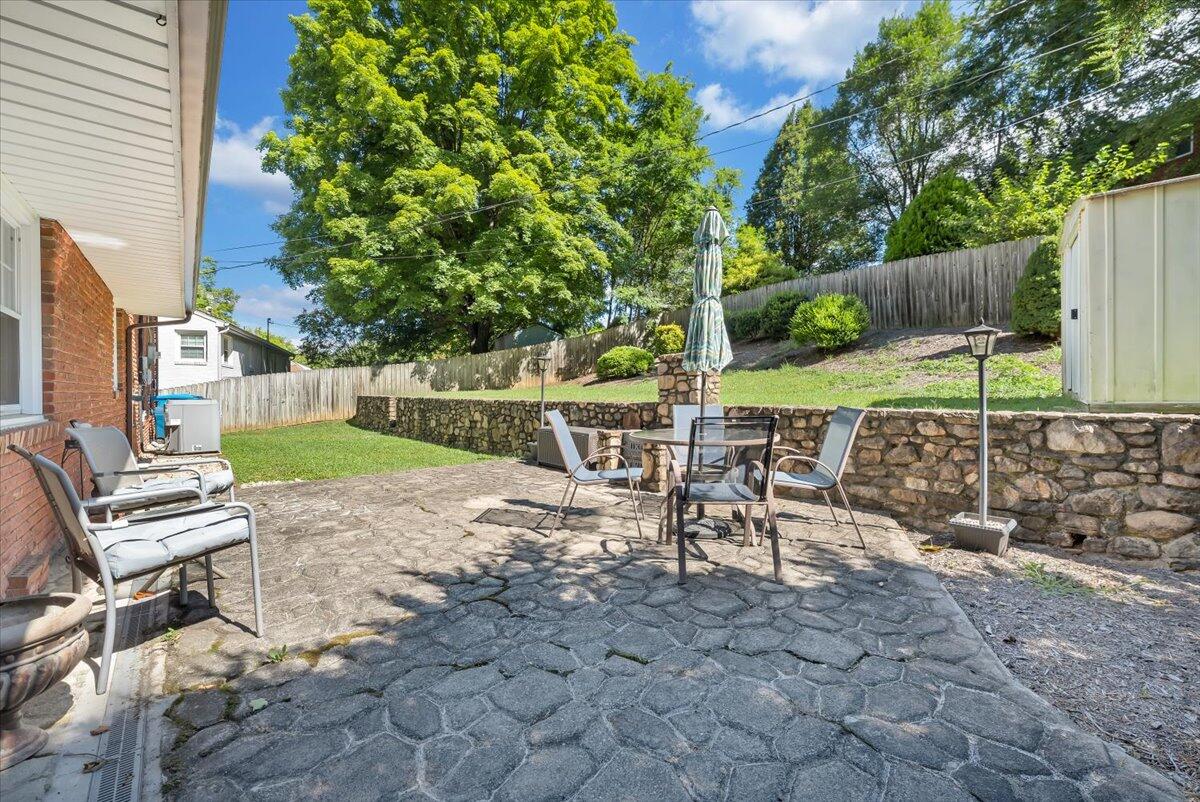 2736 Beverly Boulevard Southwest Roanoke, VA 24015 - Photo 10 of 41 a view of a backyard with sitting area