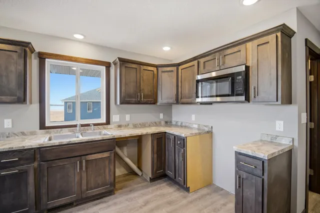 $559,000 | 1801 13th Avenue Northeast, Austin, MN 55912