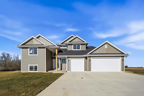 $559,000 | 1801 13th Avenue Northeast, Austin, MN 55912