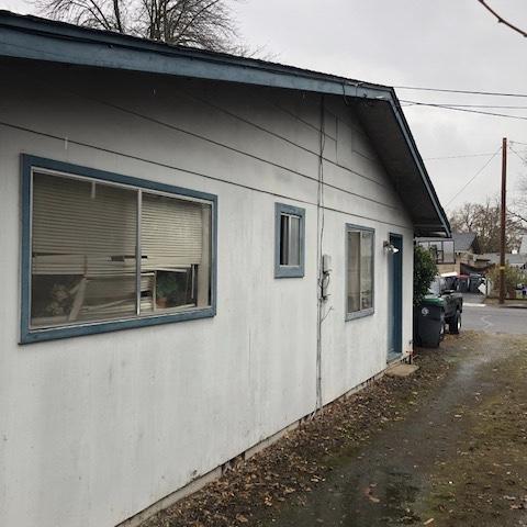 210-220 North 5th Street Central Point, OR 97502 - Photo 26 of 26 a backyard of a house with seating space