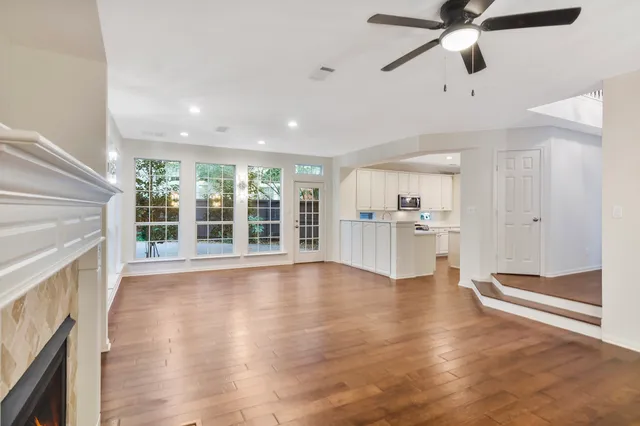 $450,000 | 76 South Piper Trace, The Woodlands, TX 77381