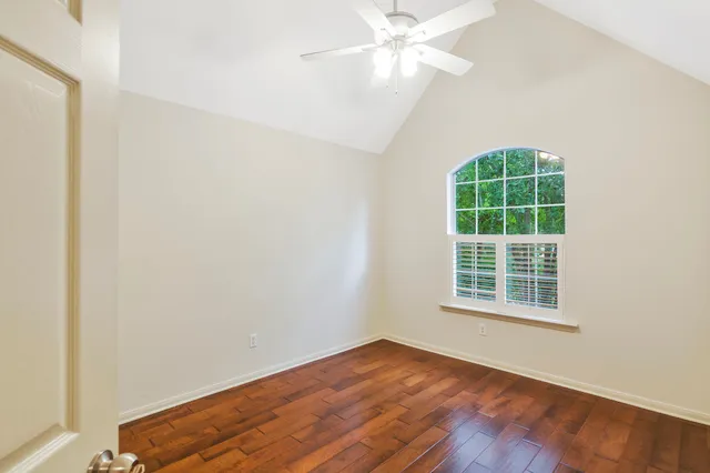 $450,000 | 76 South Piper Trace, The Woodlands, TX 77381