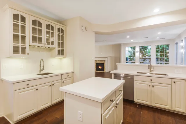 $450,000 | 76 South Piper Trace, The Woodlands, TX 77381