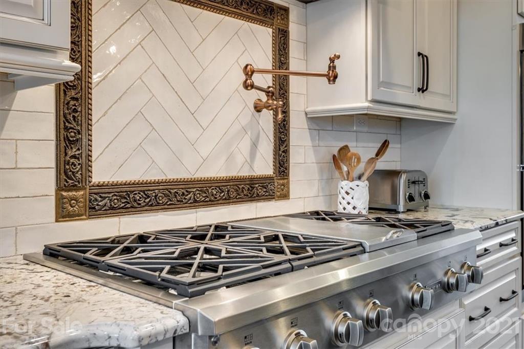 2886 Holbrook Road Fort Mill, SC 29715 - Photo 9 of 34 a stove top oven sitting inside of a kitchen