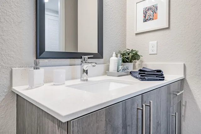 $2,820 | 9115 West Commercial Boulevard, Unit 408, Tamarac, FL 33351