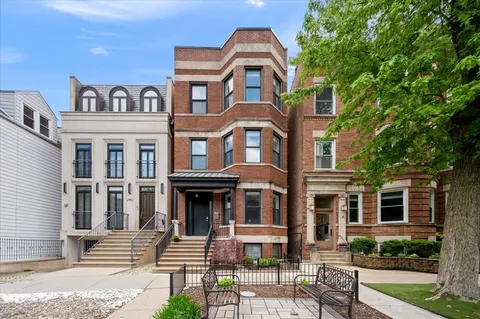 $2,500,000 | 2901 North Burling Street, Chicago, IL 60657