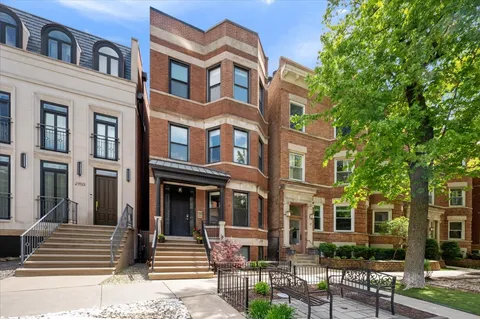 $2,500,000 | 2901 North Burling Street, Chicago, IL 60657
