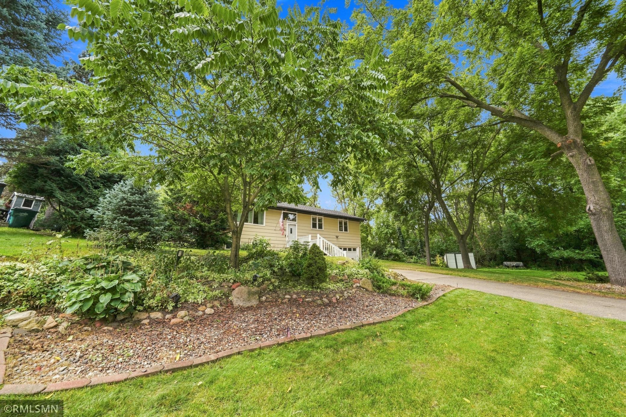 13240 Dahlgren Road Minnetonka, MN 55305 - Photo 1 of 57 Gallery Image 1