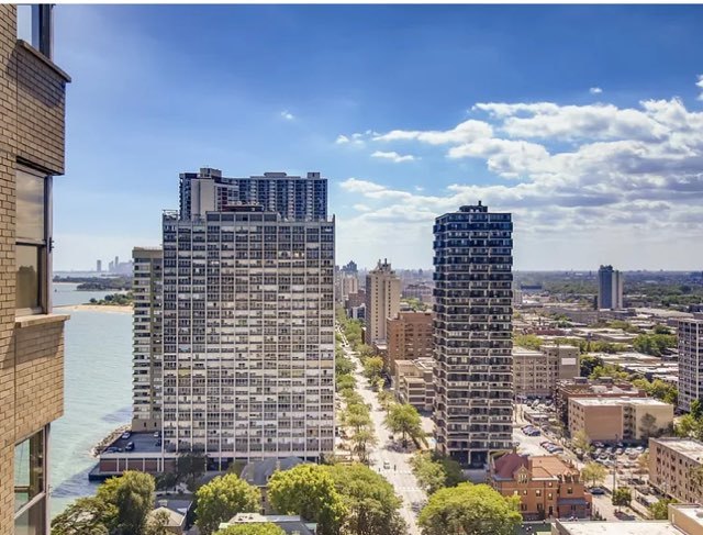 6301 North Sheridan Road, Unit 24J Chicago, IL 60660 - Photo 3 of 15 Gallery Image 3