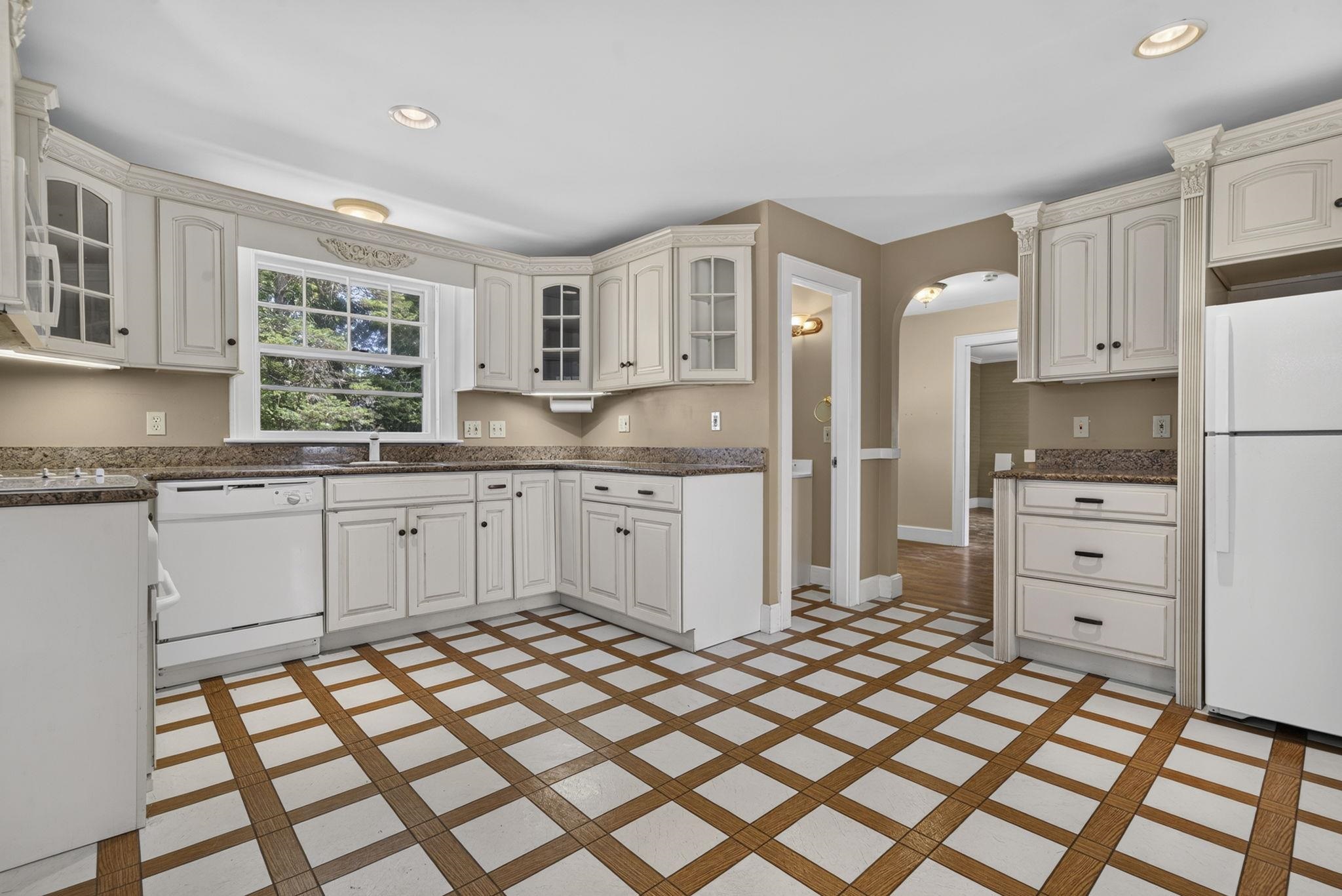 831 Maple Street Manchester, NH 03104 - Photo 11 of 35 Gallery Image 11